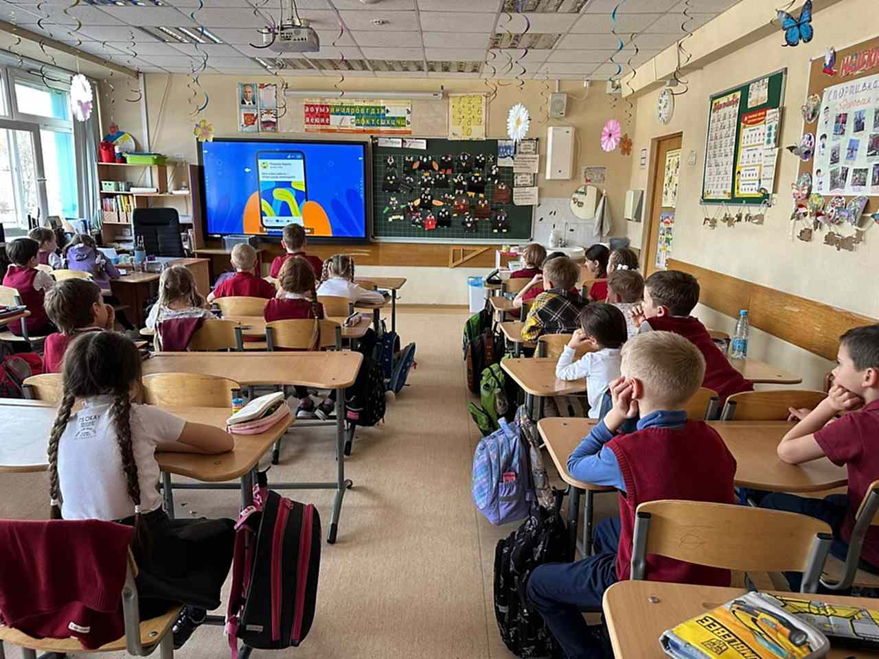 В 1 «В» прошел урок цифровой грамотности и кибербезопасности на тему «Способы защиты аккаунтов в социальных сетях».